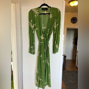 Realisation par wrap dress